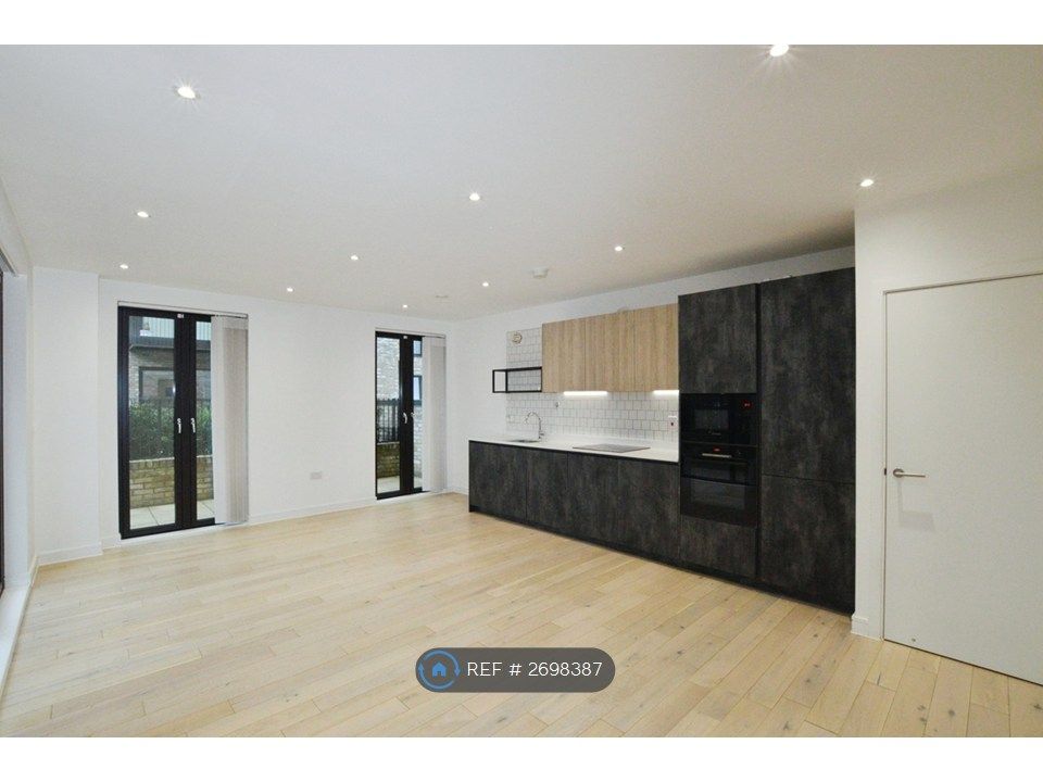 Property photo 3 of 17 Kitchen