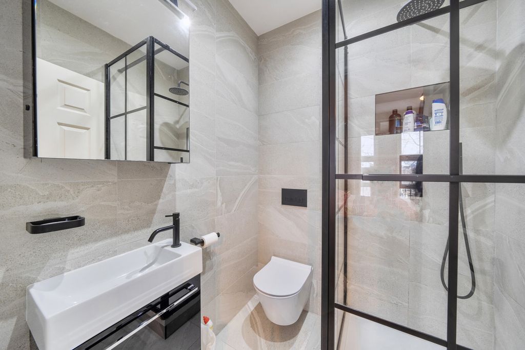 Property photo 3 of 16 Showerroom