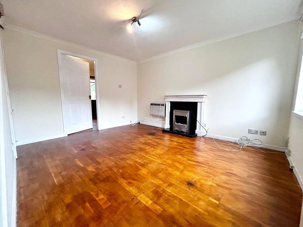 Property photo 2 of 11 Picture No. 27