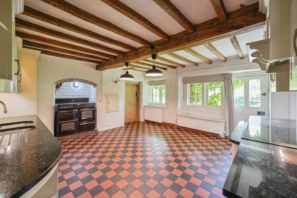Property photo 3 of 33