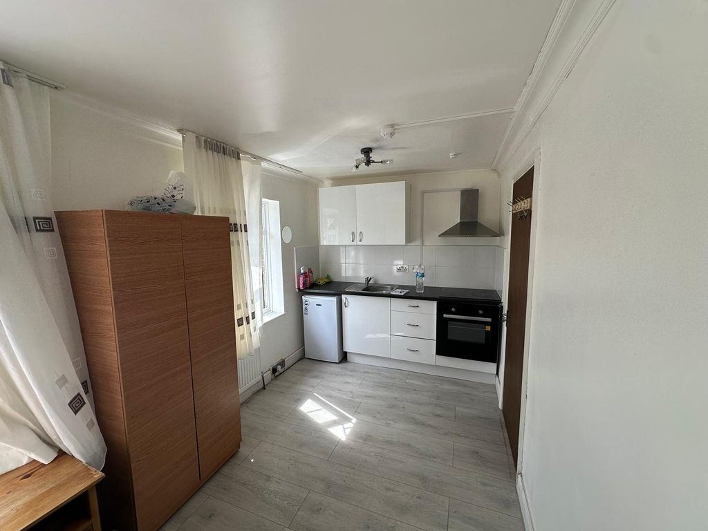 Property photo 2 of 3 Photo 3