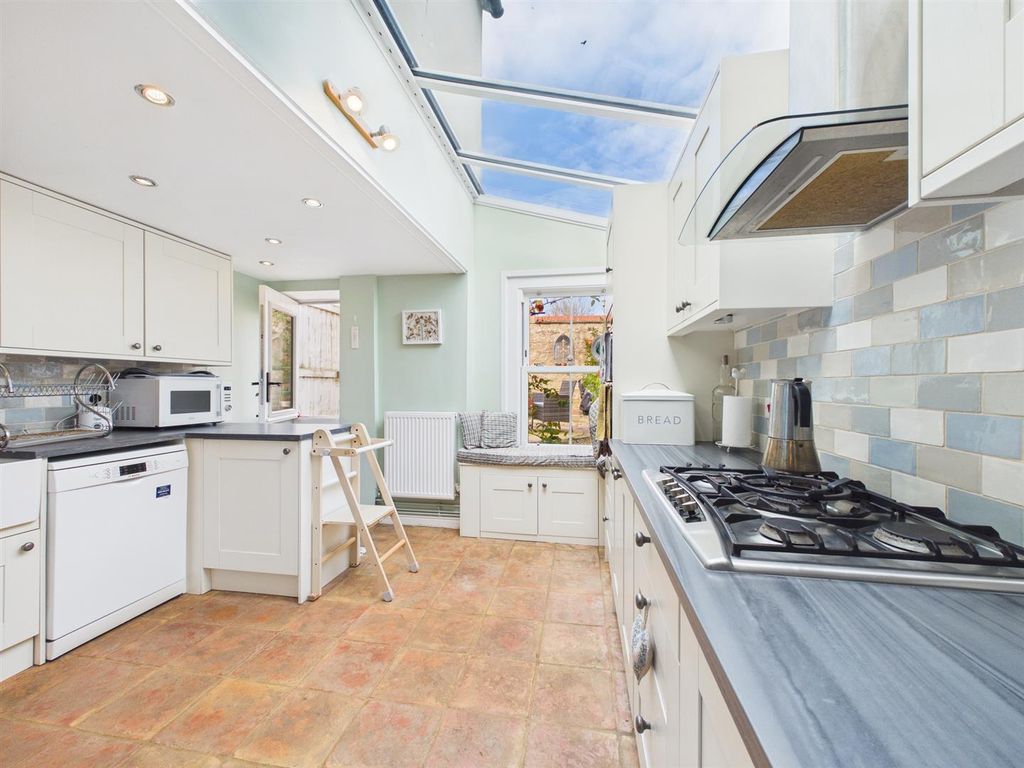 Property photo 3 of 12 Kitchen