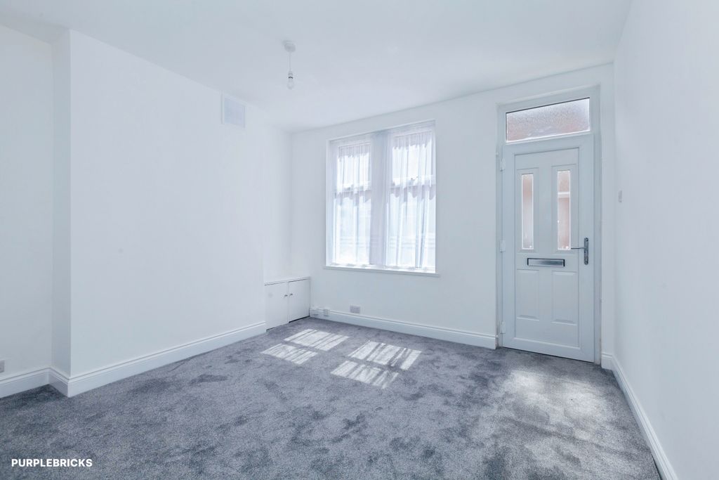 Property photo 2 of 28