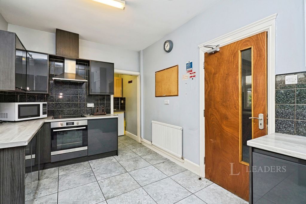 Property photo 3 of 29 Pbox-Img.Jpg
