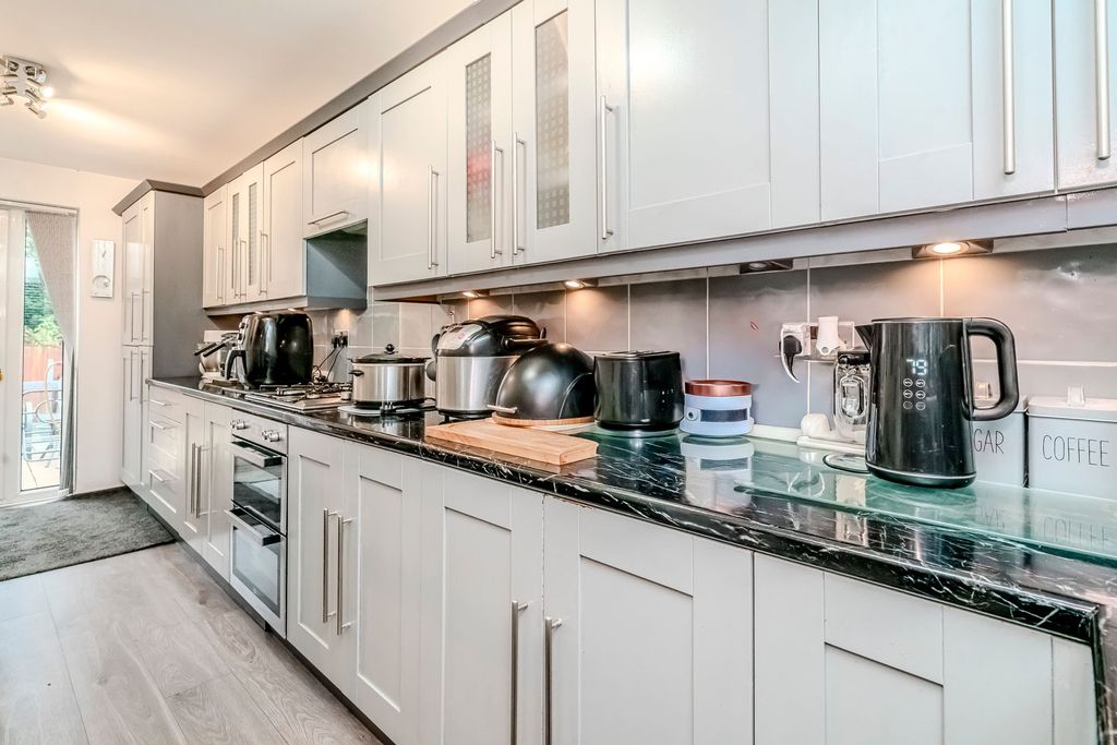 Property photo 3 of 41