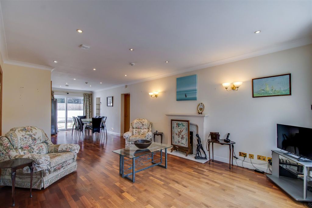 Property photo 1 of 18 Lounge/Diner