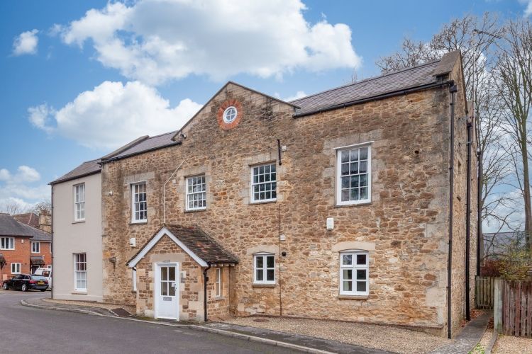 Property photo 2 of 8 245322