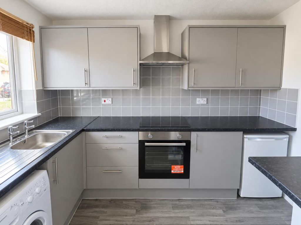 Property photo 2 of 7 Kitchen