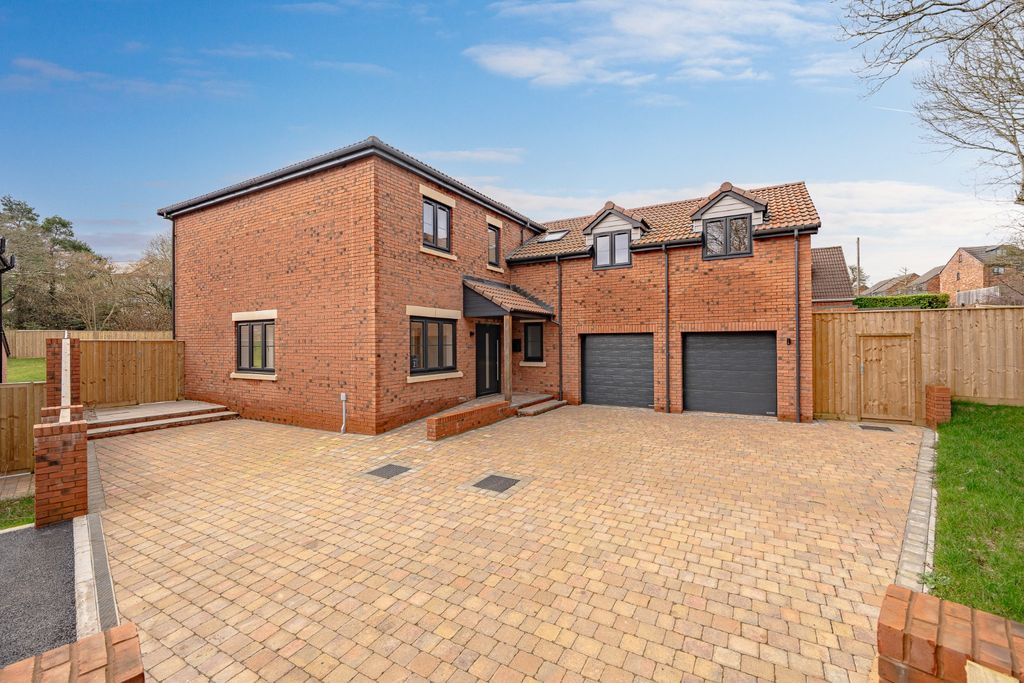 Property photo 1 of 26 4956971