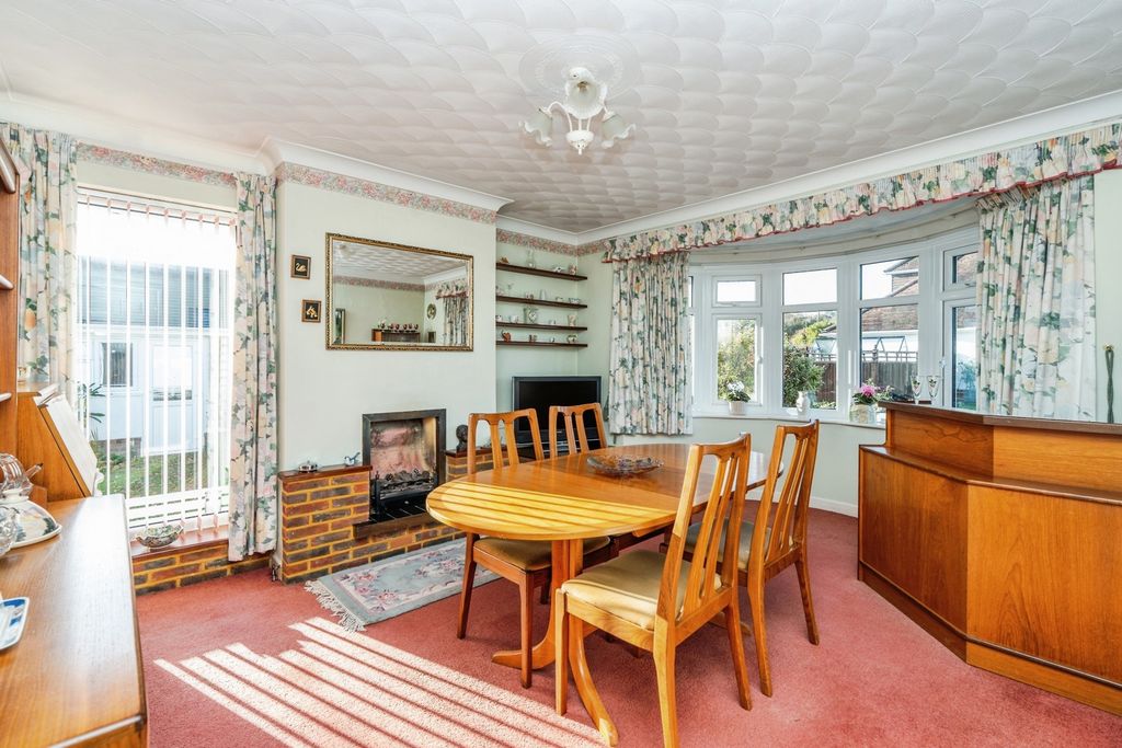 Property photo 3 of 17 Photo