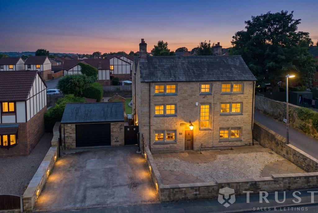Property photo 1 of 102