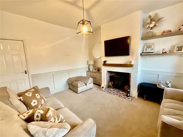 Property photo 3 of 20 Lounge