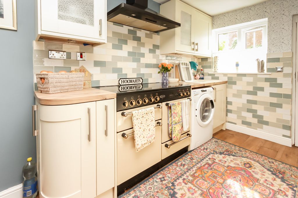 Property photo 2 of 12 Kitchen