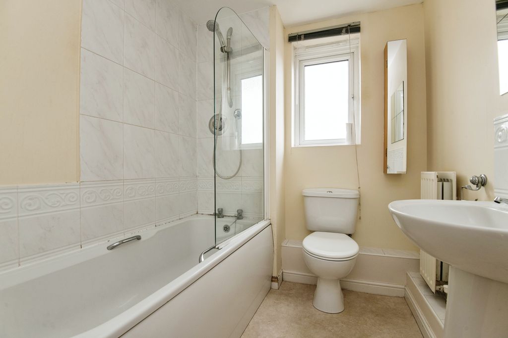 Property photo 3 of 8 Bathroom