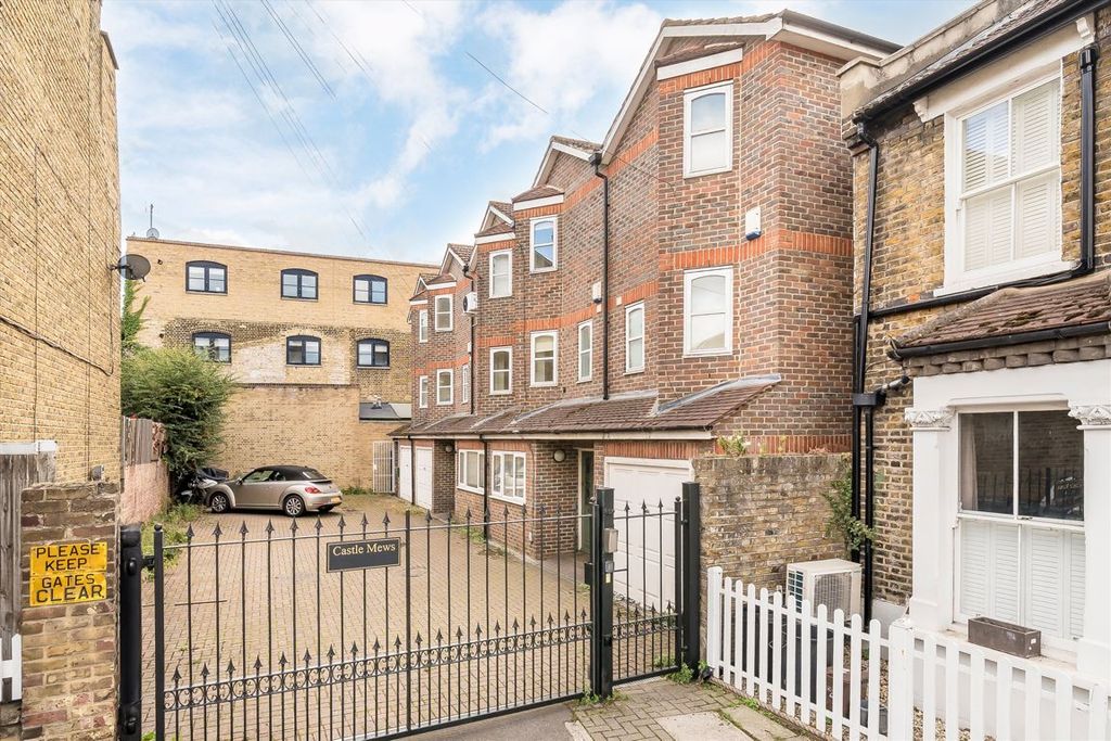 Property photo 1 of 6