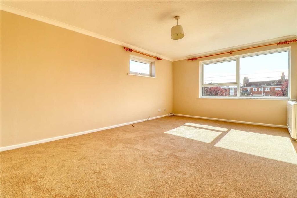 Property photo 2 of 8 Lounge