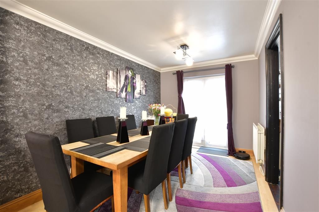 Property photo 3 of 8 Dining Area