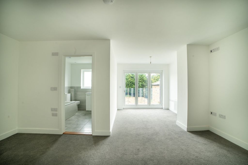 Property photo 3 of 27 Principle Bedroom