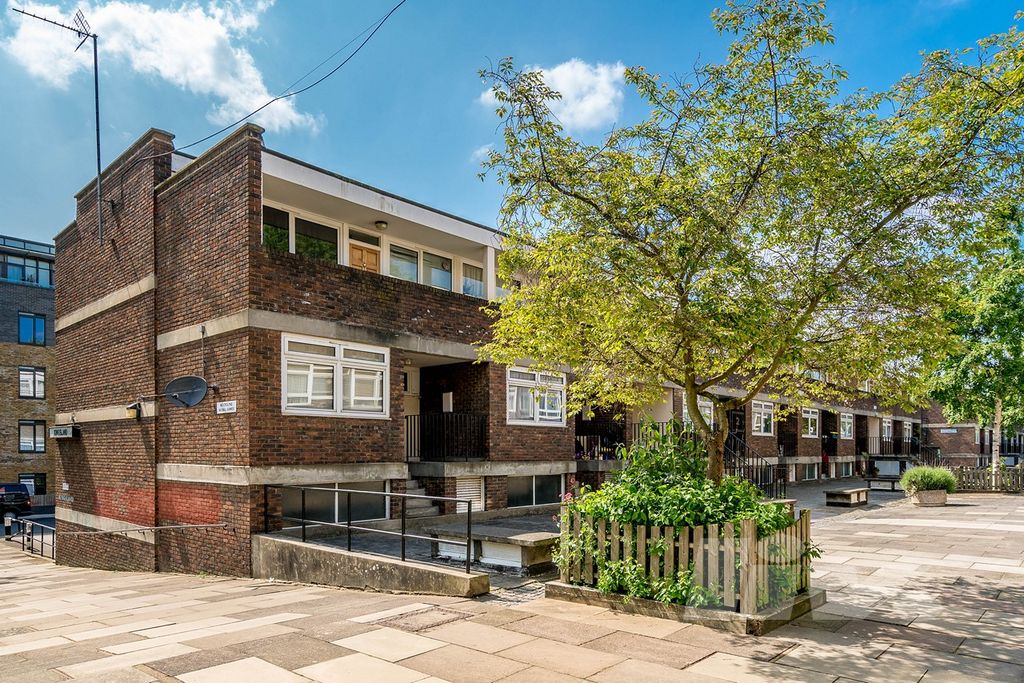 Property photo 3 of 7 Photo 7