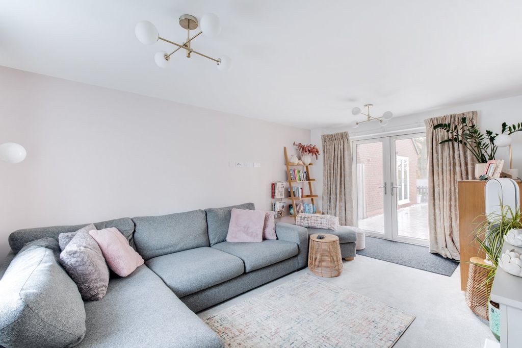 Property photo 3 of 30 Picture No. 05