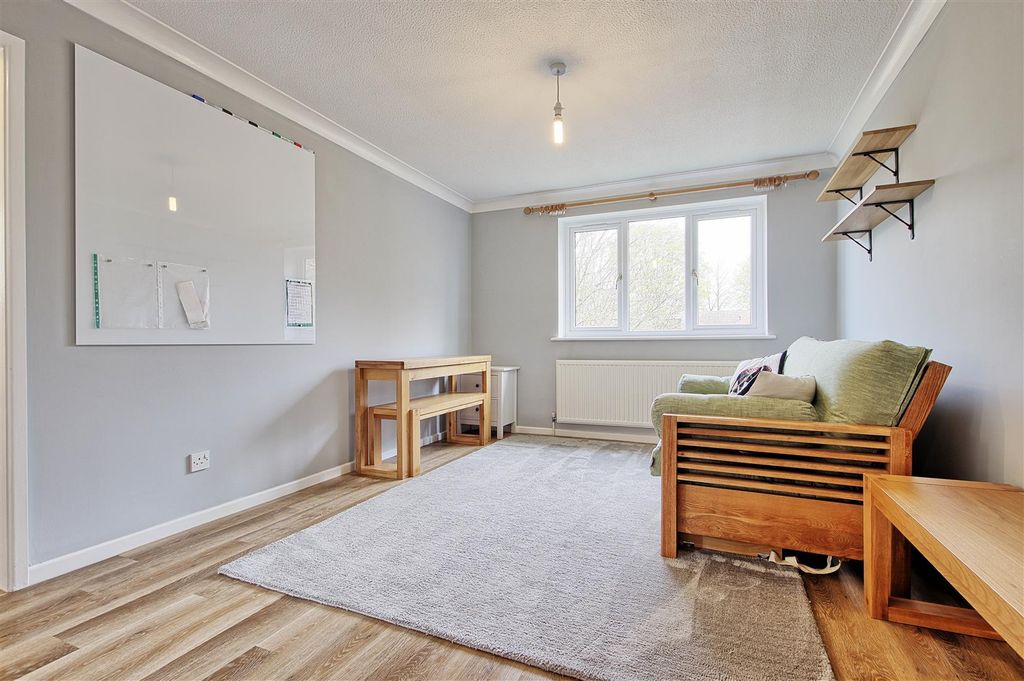 Property photo 3 of 11 Living.Jpg