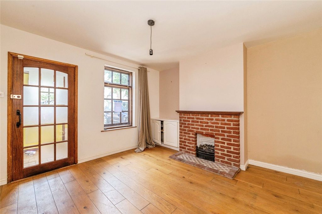 Property photo 3 of 16 Internal