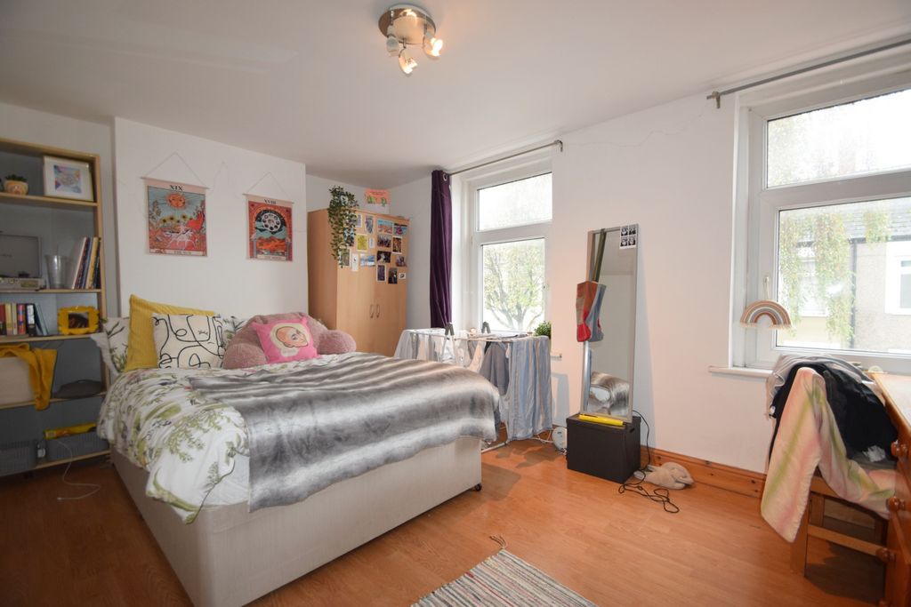 Property photo 3 of 12 Photo 9