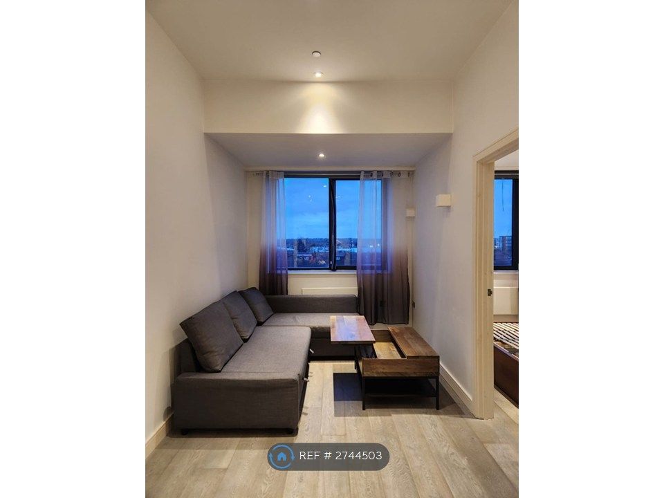 Property photo 1 of 18 Coffee Table Lifts Up To Work/Eat