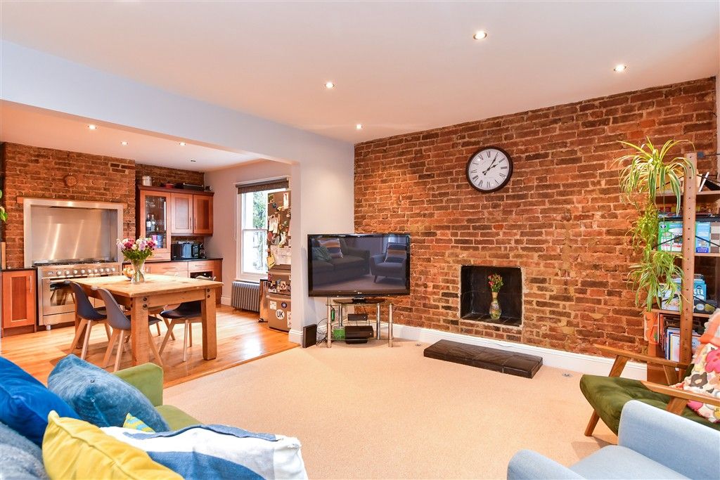 Property photo 2 of 13 Lounge