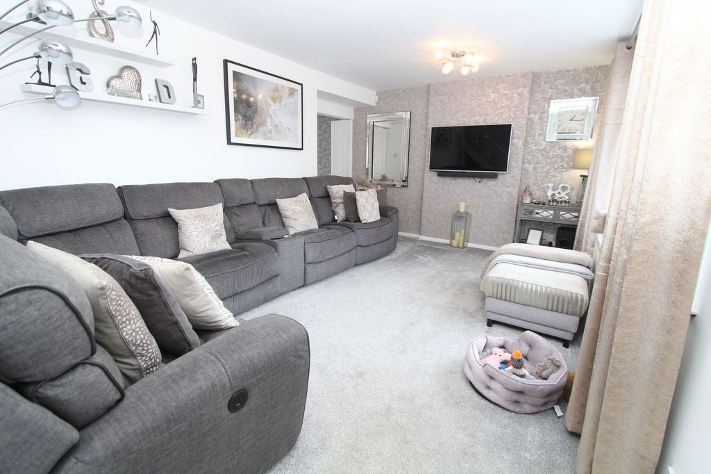 Property photo 2 of 37
