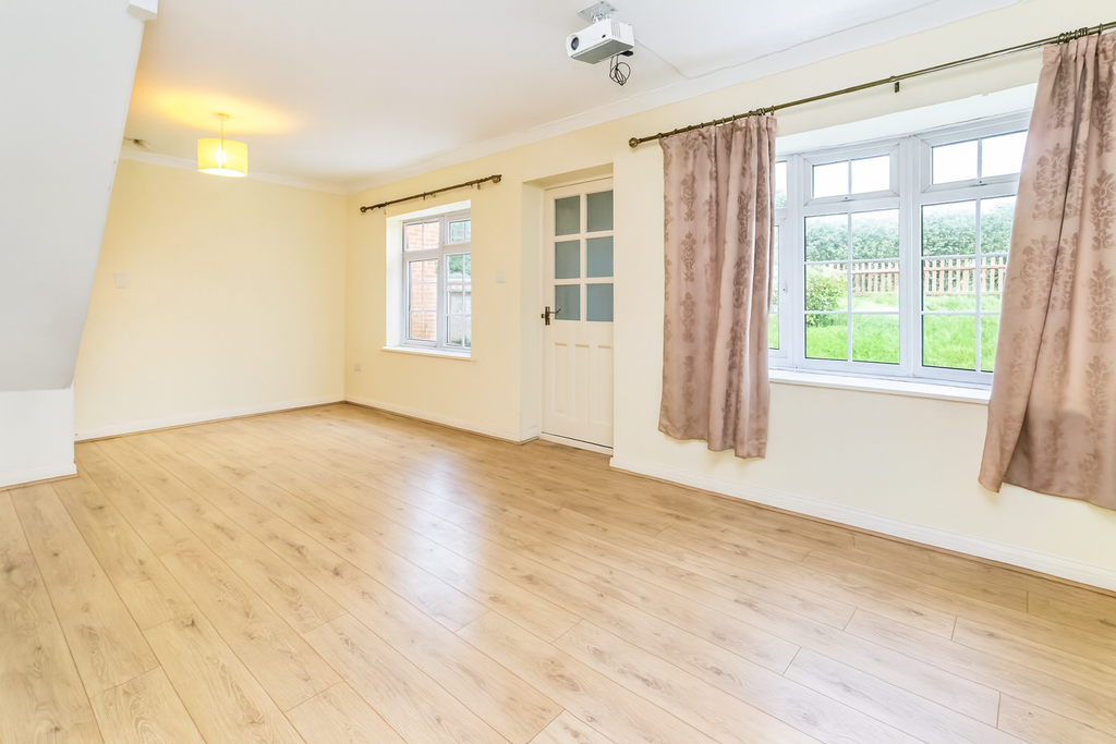 Property photo 3 of 15 Lounge