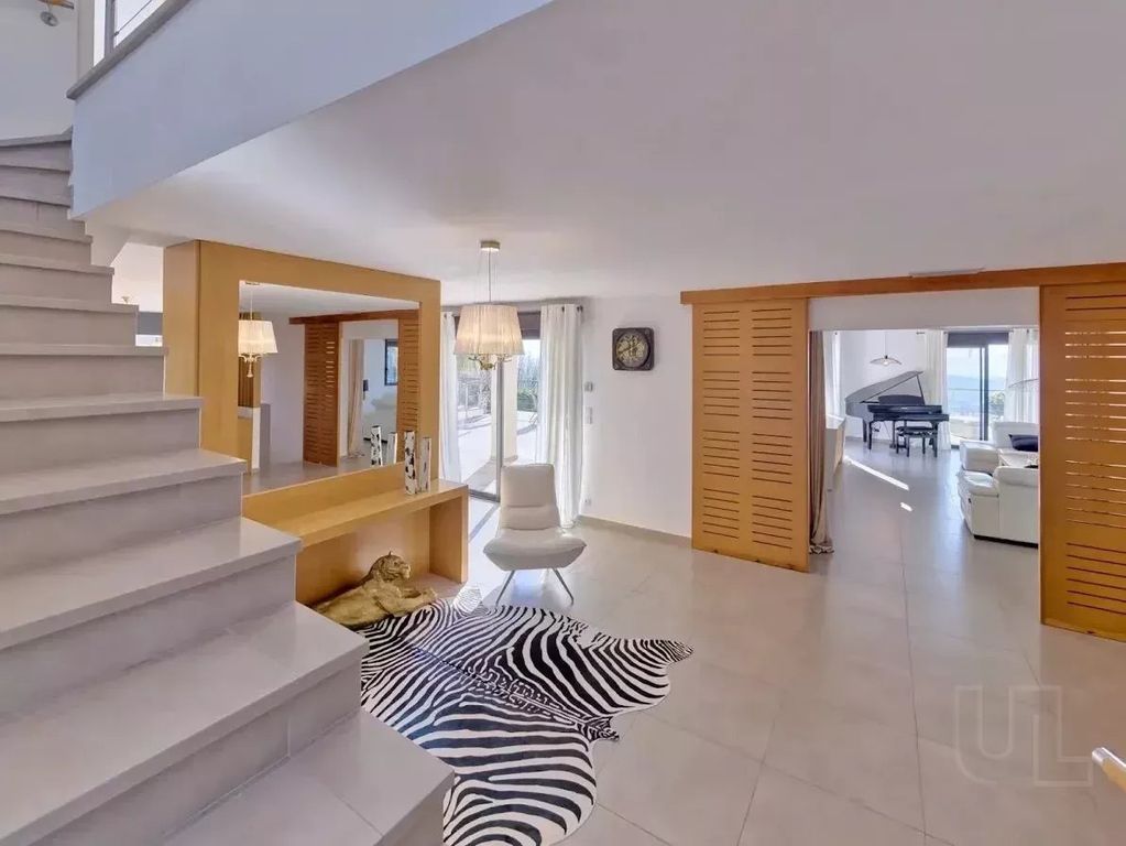 Property photo 3 of 30