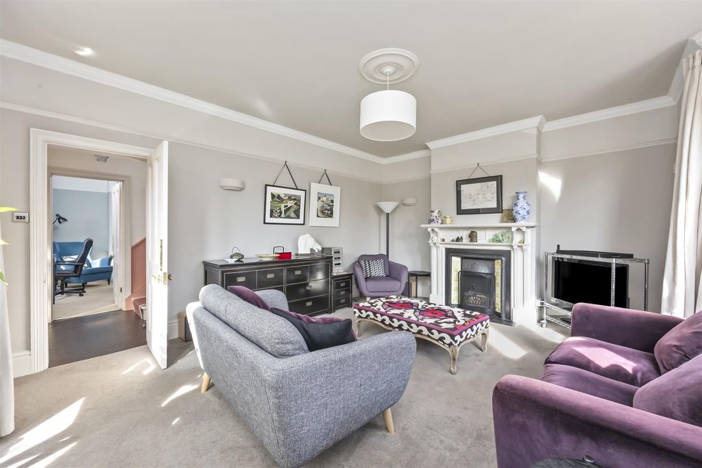 Property photo 3 of 22 Northfield Road 2-010.Jpg