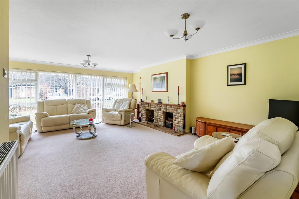 Property photo 2 of 15 .Bushy-Road-12.Jpg