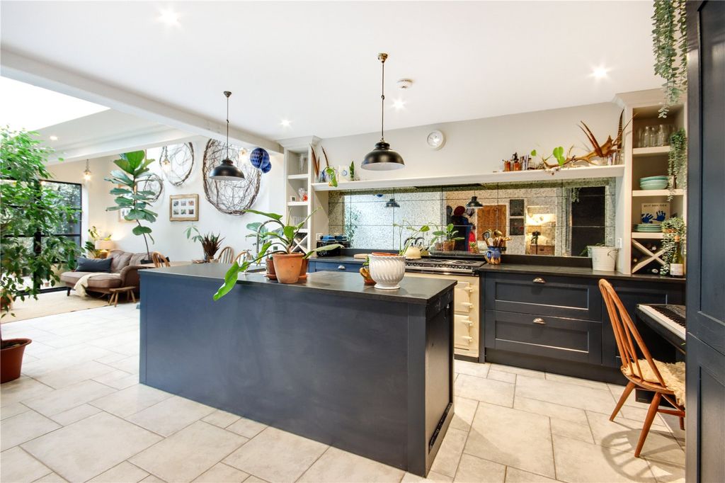 Property photo 2 of 18 Kitchen