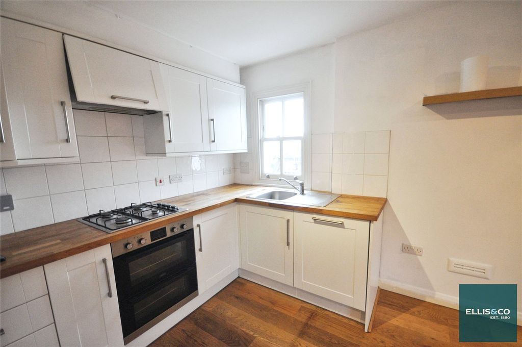 Property photo 3 of 8 Picture No. 17