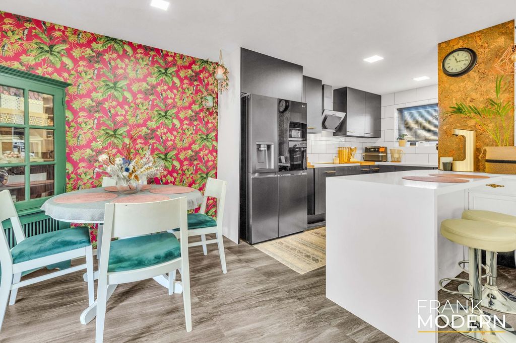 Property photo 2 of 42 Kitchen / Diner