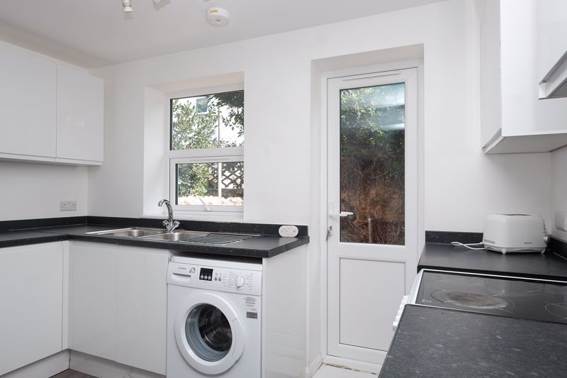 Property photo 2 of 9 Kitchen