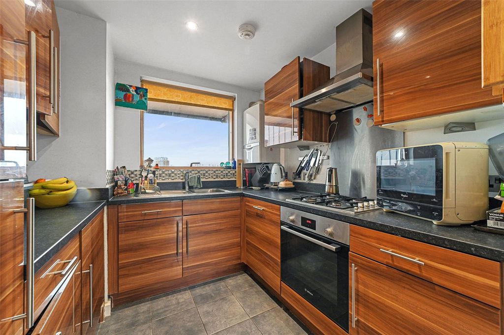 Property photo 3 of 18 Kitchen