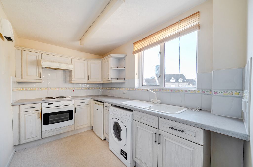 Property photo 3 of 11 1467830-6-6A15F46...