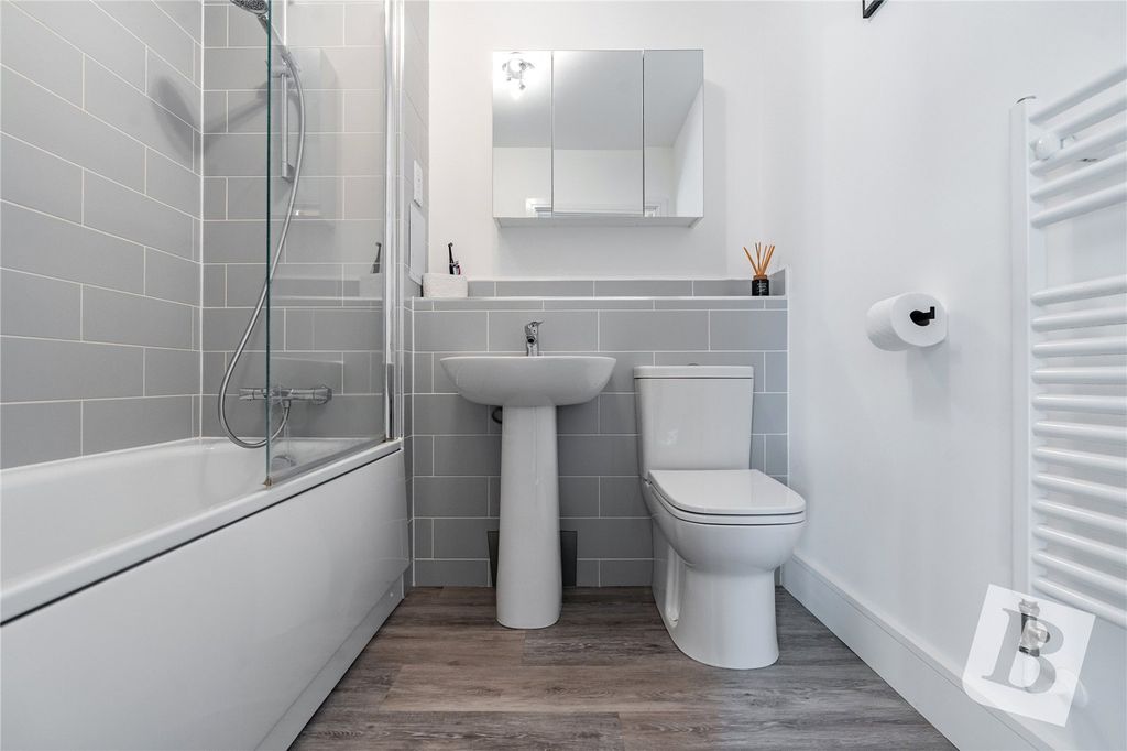 Property photo 3 of 15 Bathroom