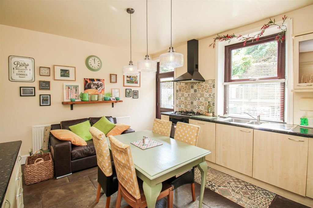 Property photo 3 of 10 Kitchen Diner
