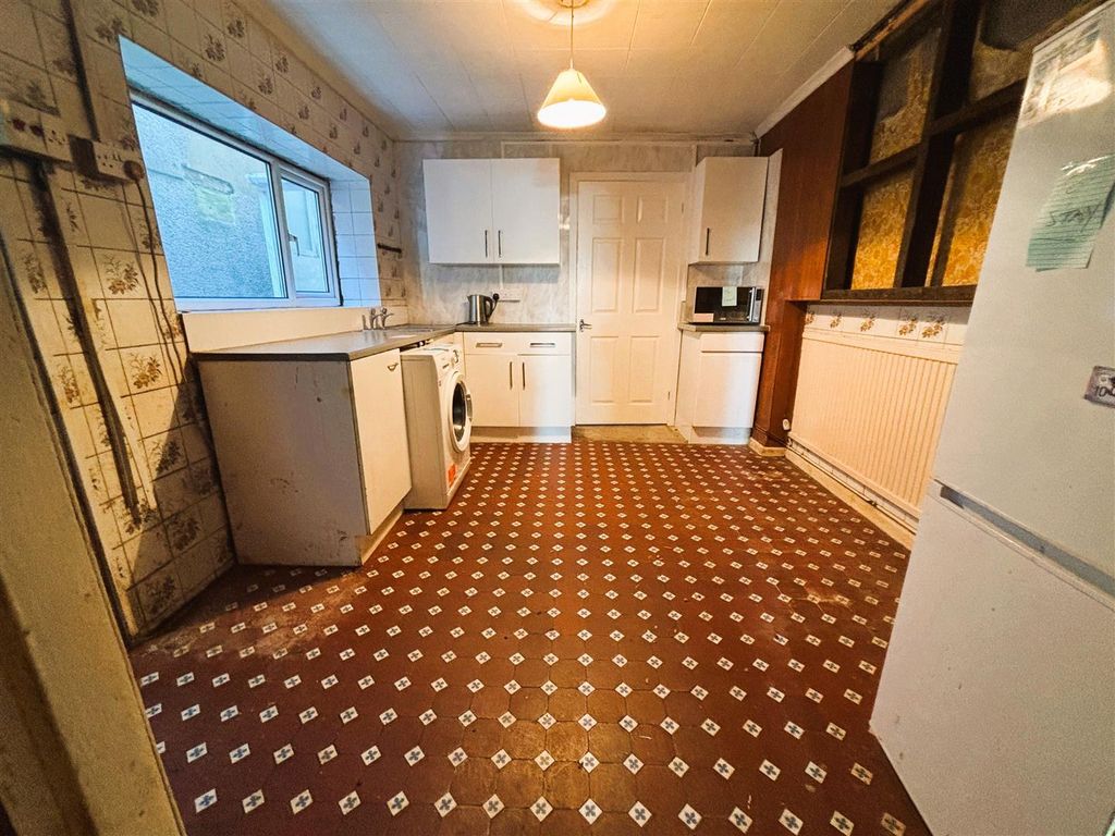 Property photo 2 of 19 Kitchen