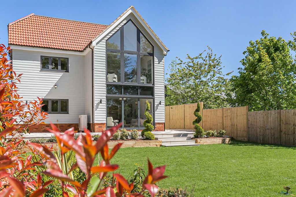 Property photo 3 of 25 Show Home