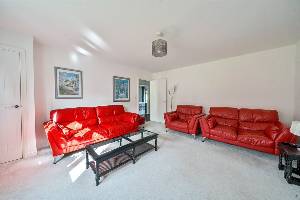 Property photo 3 of 17 Lounge