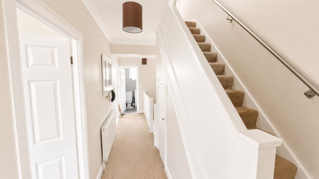 Property photo 3 of 13 5256455