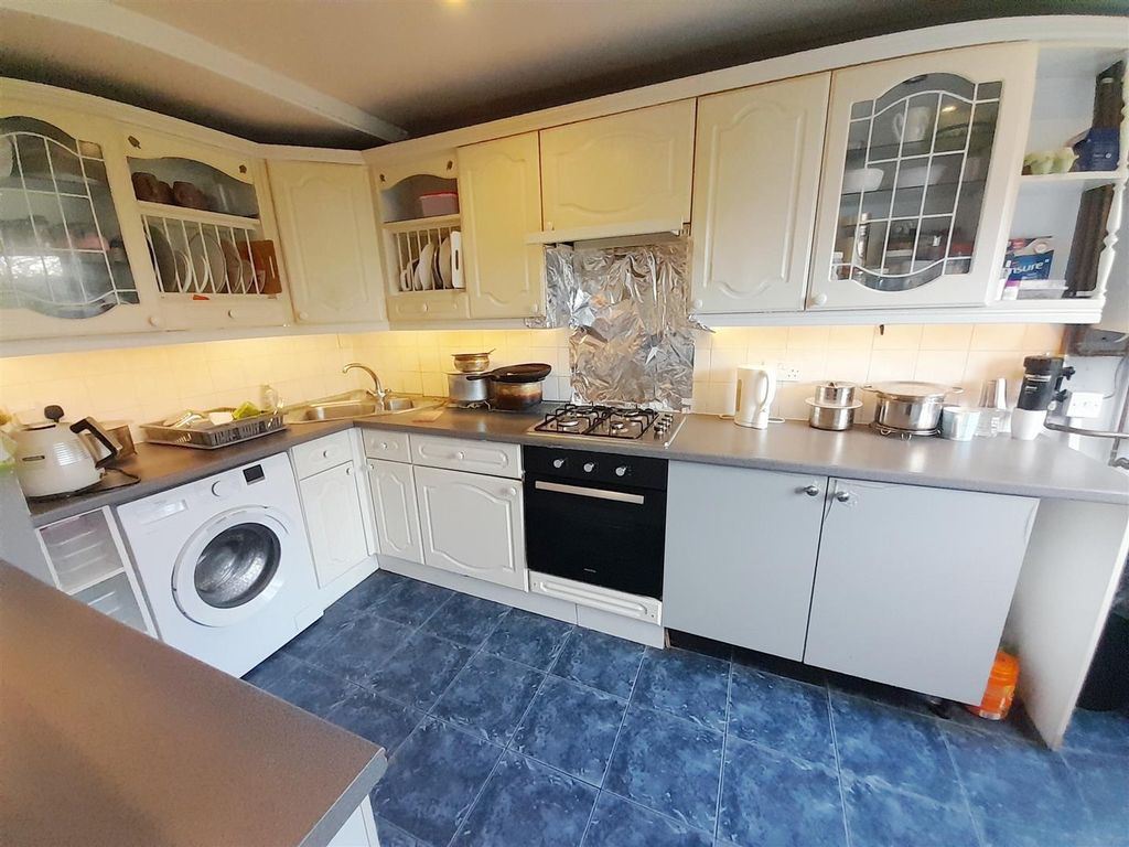 Property photo 3 of 16 9