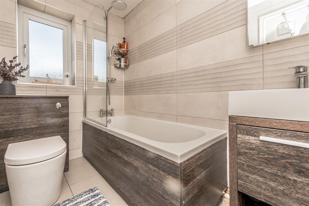 Property photo 3 of 22 Family Bathroom / WC: