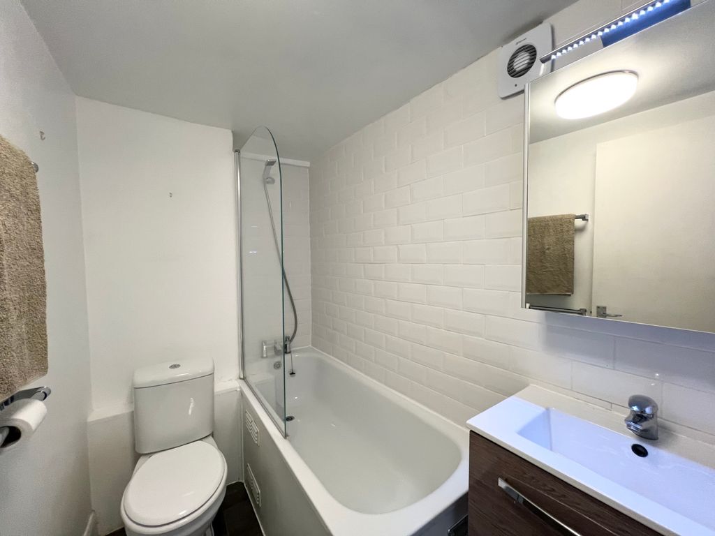 Property photo 1 of 5 Bathroom