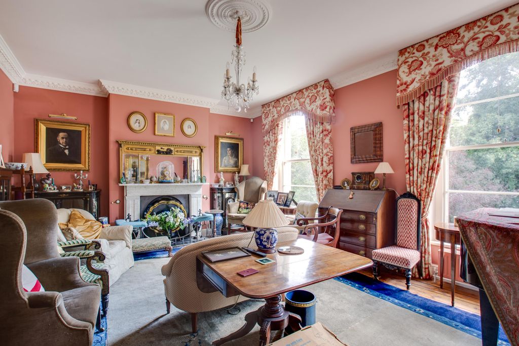 Property photo 2 of 18 Image